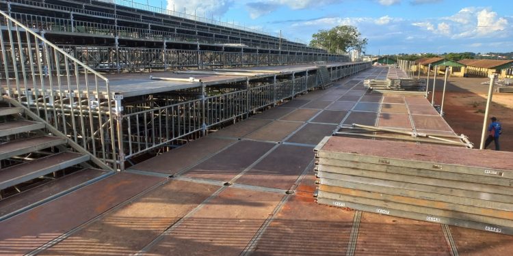 Estrutura do Araxá Rodeio Show já começou a ser montada no Parque de Exposições