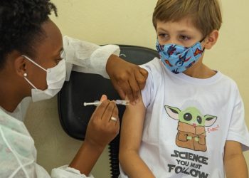 Araxá aplica nesta sexta a 2ª dose da vacina contra a Covid-19 em crianças de 5 a 11 anos conforme agendamento no Cartão de Vacina