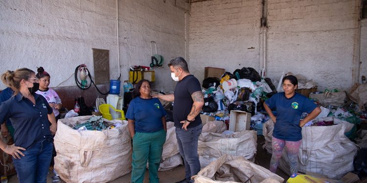 Projeto da prefeitura melhora condições de trabalho de catadores de materiais recicláveis em Araxá