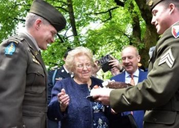 Exército dos EUA ‘devolve’ bolo de aniversário que roubou de italiana em 1945