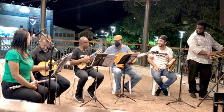 Projeto Espaço Aberto promove apresentações musicais ao ar livre na Praça Arthur Bernardes