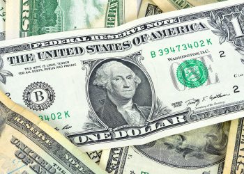 Dólar fecha a R$ 4,66 e tem menor valor em mais de dois anos