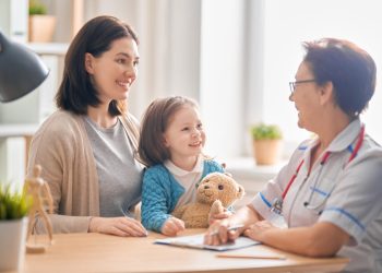 Fase de crescimento: quando crianças e adolescentes devem procurar um ortopedista?