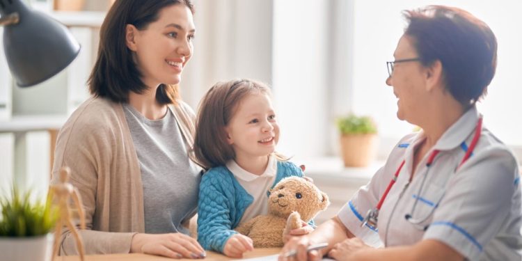 Fase de crescimento: quando crianças e adolescentes devem procurar um ortopedista?