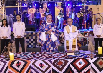 Missa sertaneja abre a programação do Araxá Rodeio Show