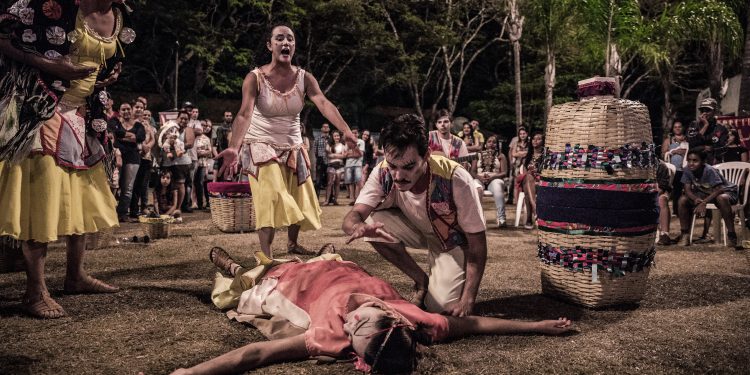 Grupontapé segue na estrada com apresentações do espetáculo Balaio Popular  em Capitólio-MG e São Roque de Minas-MG
