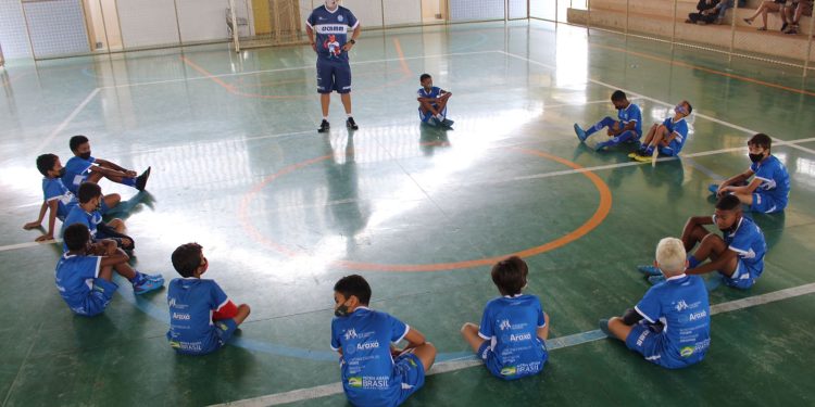 Dínamo prorroga inscrições para projeto social de futsal destinado a crianças e adolescentes