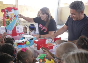 Alunos da rede municipal de ensino recebem brinquedos pedagógicos em Araxá
