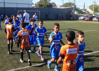 Alunos do Projeto Dínamo Lobinho Transformando Vidas participam de manhã de amistosos na Arena Filomena