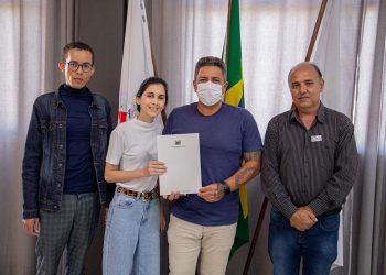 Prefeitura assina termo de fomento com a Associação dos Estudantes de Araxá