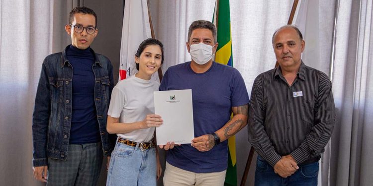 Prefeitura assina termo de fomento com a Associação dos Estudantes de Araxá