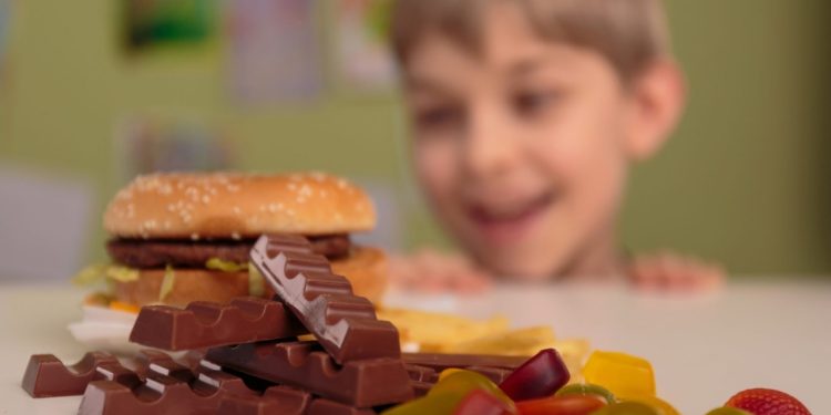 Obesidade infantil:  por que as crianças estão engordando tanto?