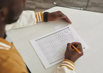 Mais de 140 concursos públicos com inscrições abertas reúnem quase 22 mil vagas no país; veja lista