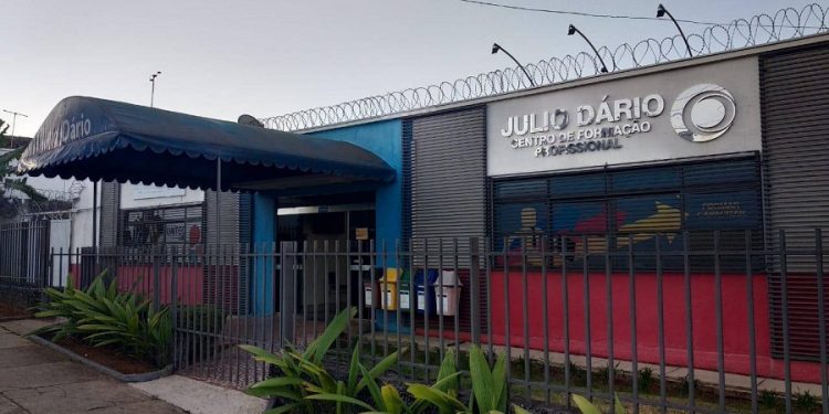 Centro Julio Dário tem 100 vagas gratuitas, em vários cursos, para pessoas a partir de 18 anos
