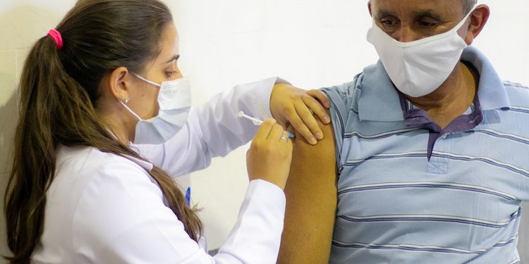 Secretaria Municipal de Saúde descentraliza vacinação contra a Covid a partir de 18 de julho para três Unidades de Saúde