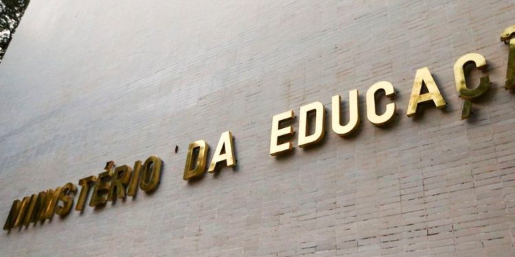 Governo age para que a CPI do MEC, se for criada, não funcione antes das eleições