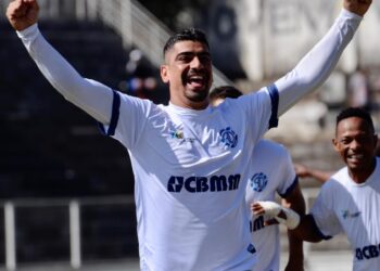 Dínamo quer a primeira vitória fora de casa neste sábado