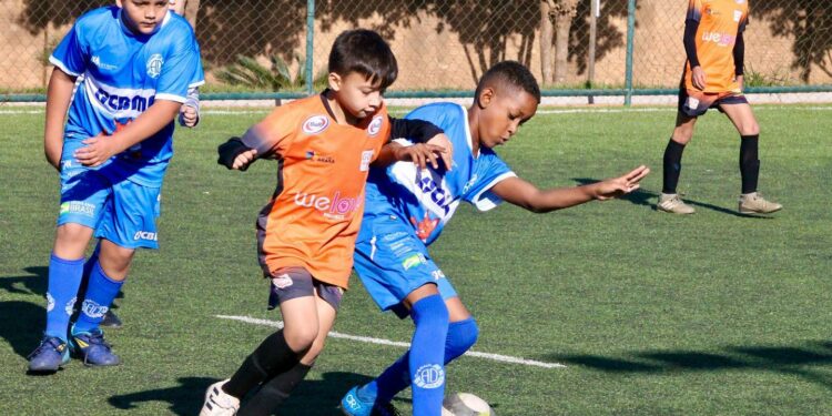 Projeto do Dínamo Lobinho contribui para o desenvolvimento social e esportivo de crianças em Araxá