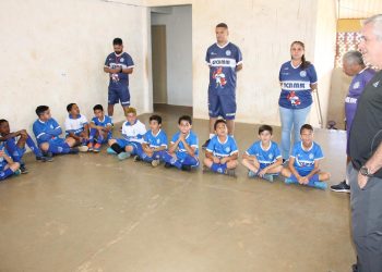Dínamo promove palestra sobre a importância do trabalho em equipe para alunos do projeto Lobinho