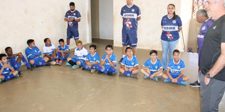 Dínamo promove palestra sobre a importância do trabalho em equipe para alunos do projeto Lobinho