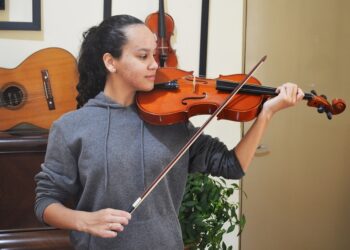 Escola Municipal de Música está com 20 vagas abertas para aulas gratuitas de violino