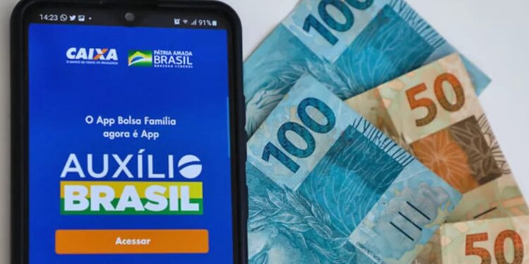 Auxílio Brasil: parcela de R$ 600 começa a ser paga nesta terça-feira; veja calendário