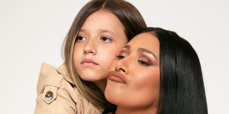 Sem Simone, Simaria celebra aniversário da filha