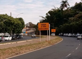 Prefeitura de Araxá inicia duplicação do viaduto da avenida Hitalo Ros; Implantação de Semáforo será temporária. Fique atento às demais alterações no trânsito durante as obras.