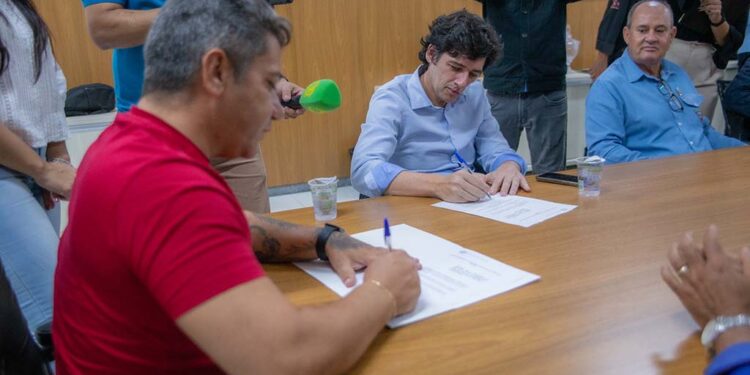 Prefeitura de Araxá e Governo de Minas assinam ordem de serviço para revitalização das avenidas do Comboio e Geraldo Porfírio Botelho