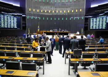 1 a cada 5 deputados duplica patrimônio em 4 anos; 69% estão melhores hoje que em 2018