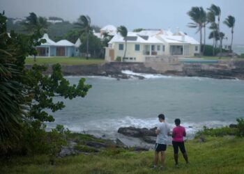 Furacão Fiona causa fortes ventos e chuvas torrenciais nas Bermudas