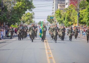 Desfile Cívico marca as comemorações do 7 de Setembro em Araxá