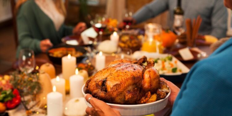 Nutricionista dá dicas de como se alimentar bem nas festas de fim de ano