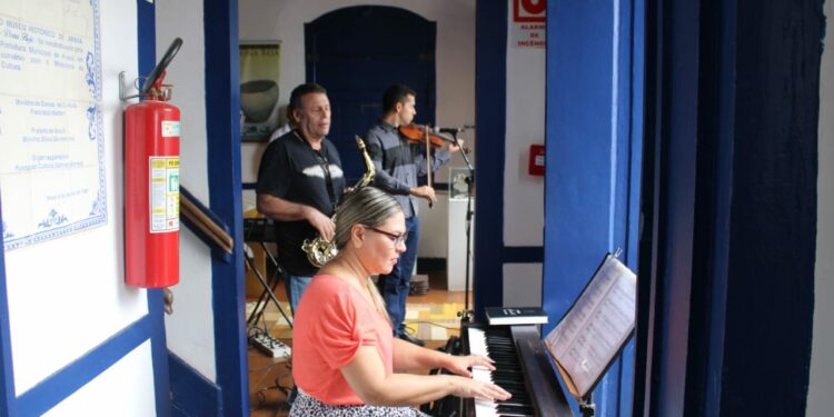2º NESTE NATAL SEJA LUZ: Museu Dona Beja recebe apresentação musical da Família Passos