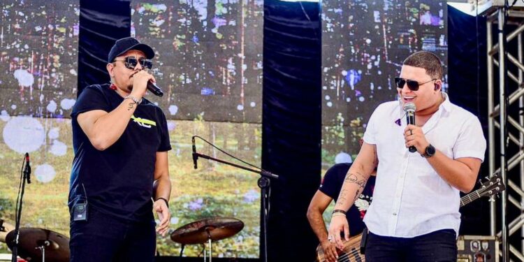 Sertanejo embala a quarta-feira no FestNatal Araxá