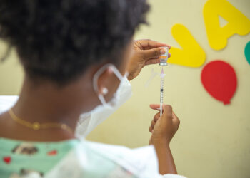 Saúde aplica vacina contra Covid-19 em crianças a partir de 6 meses a menores de 3 anos nesta quarta (11); confira outros públicos