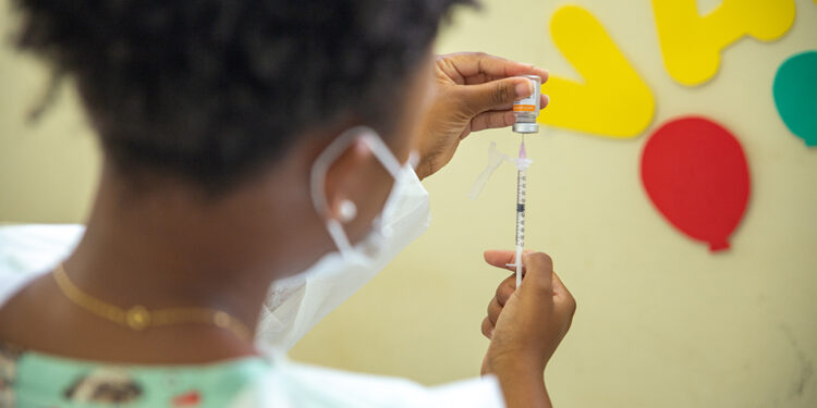 Saúde aplica vacina contra Covid-19 em crianças a partir de 6 meses a menores de 3 anos nesta quarta (11); confira outros públicos