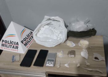 EM ARAXÁ/MG POLÍCIA MILITAR REALIZA PRISÃO DE SUSPEITOS POR TRÁFICO ILÍCITO DE DROGAS