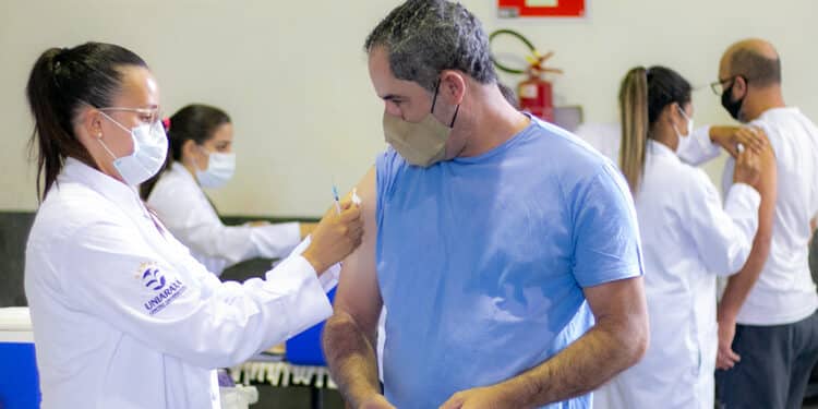 Saúde convoca população a partir de 12 anos para vacina contra a Covid-19 nesta quarta (22); confira outros públicos