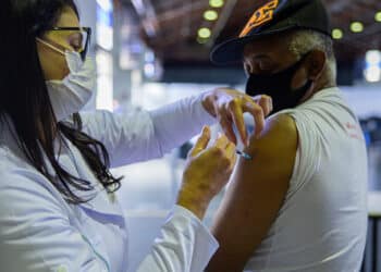 Vacinação com a Pfizer bivalente continua nesta terça em Araxá