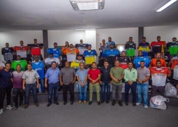 Prefeitura de Araxá entrega uniformes para clubes amadores e rurais