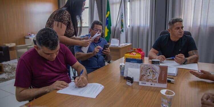 Prefeitura de Araxá firma convênio com o Rotary Club de Araxá Sul para apoio à Fenadoces 2023