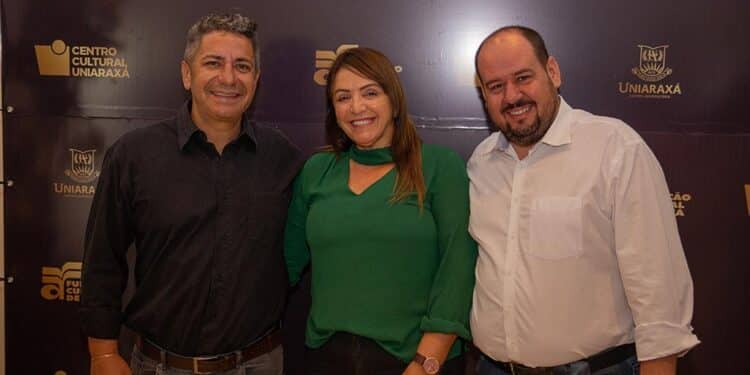 Prefeitura é homenageada com honrarias em comemoração aos 50 anos do Uniaraxá