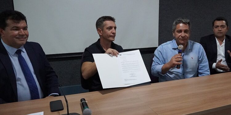 Araxá oficializa interesse em receber extensão da Universidade Federal do Triângulo Mineiro