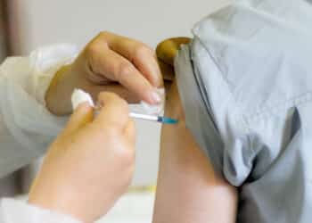 Saúde convoca população maior de 40 anos para vacina contra a Covid-19 nesta quarta (1º); confira outros públicos