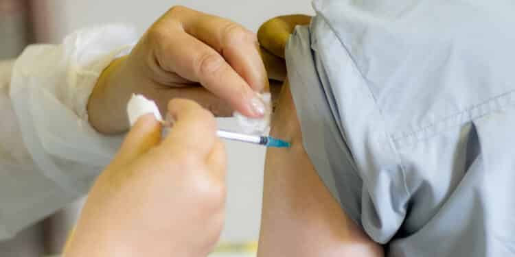 Saúde convoca população maior de 40 anos para vacina contra a Covid-19 nesta quarta (1º); confira outros públicos