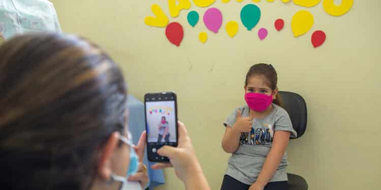 Saúde convoca população de 12 a 59 anos para vacina monovalente contra a Covid-19 nesta sexta (17); confira outros públicos