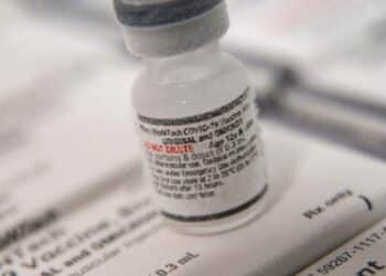 Prefeitura de Araxá aguarda nova remessa de doses para continuar aplicação da vacina bivalente