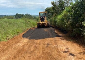 Prefeitura de Araxá reforça manutenção de estradas rurais com quatro frentes de trabalho