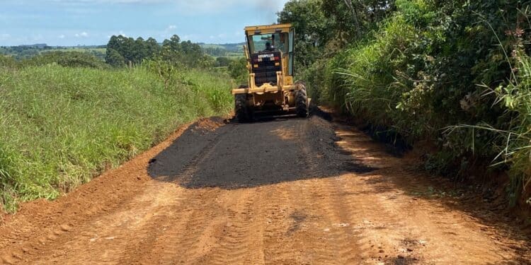 Prefeitura de Araxá reforça manutenção de estradas rurais com quatro frentes de trabalho